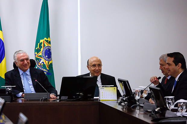O presidente Michel Temer recebe deputados no Planalto