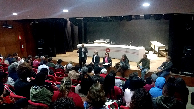 Membros do PT e da Frente Brasil Popular fazem reunio em Belo Horizonte