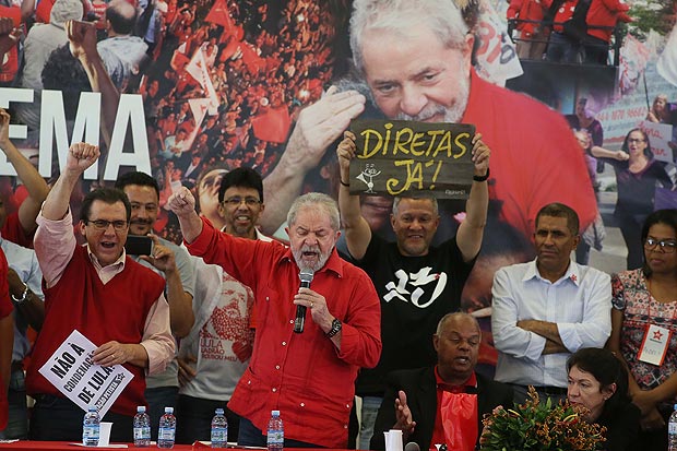 El ex presidente Luiz Inacio Lula da Silva habla durante un encuentro con trabajadores, en So Paulo