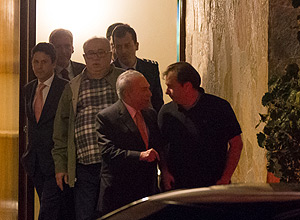 O presidente Michel Temer deixa jantar com o presidente da Câmara Rodrigo Maia – Pedro Ladeira/Folhapress