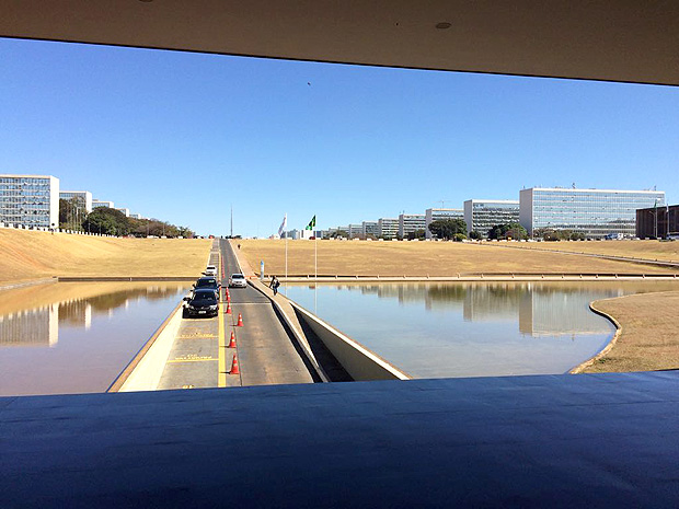 Frente do Congresso est vazia