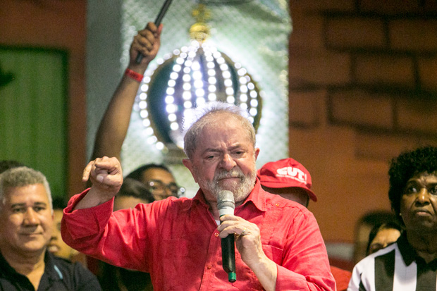 O ex-presidente Lula participa da 11 plenria da CUT, na quadra da escola Imprio Serrano, no Rio