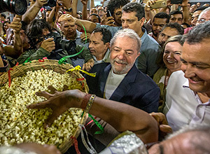 Marlene Bergamo/Folhapress Traspié para Lula en el comienzo de la caravana política por el Nordeste