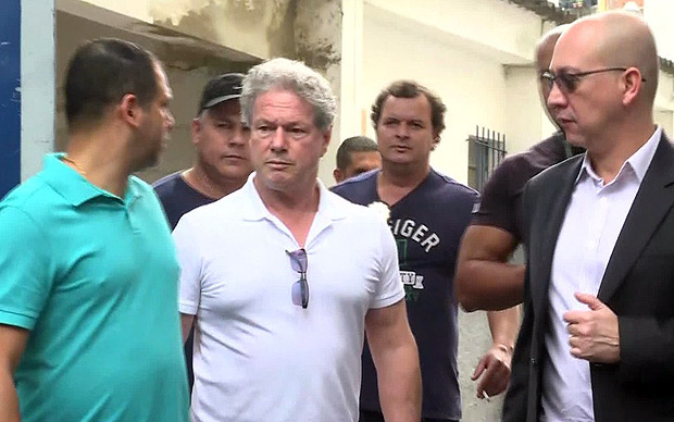O empresrio Jacob Barata Filho deixa a cadeia pblica no Rio