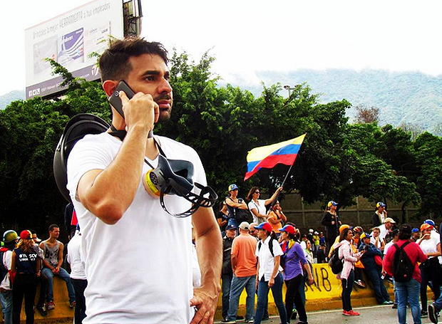 Roderick Navarro participa de manifestação contra regime de Maduro, em junho, em Caracas