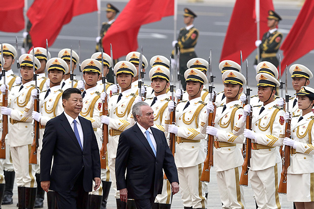 Brazil's President Michel Temer, right, and China's President Xi Jinping review an honor guard during a welcome ceremony outside the Great Hall of the People in Beijing, Friday, Sept. 1, 2017. (AP Photo/Andy Wong)