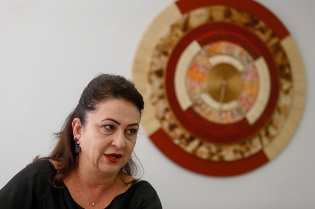 BRASILIA, DF, BRASIL, 29-03-2017, 14h00: A senadora Katia Abreu (PMDB-TO) durante entrevista  Folha em seu gabinete. (Foto: Pedro Ladeira/Folhapress, PODER) ***EXCLUSIVO***