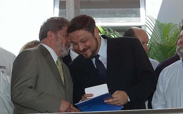 Lula da Silva y Antonio Palocci, durante un evento en Ribeiro Preto, en 2002