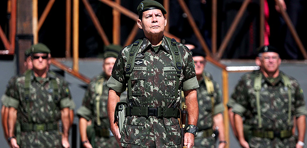 PORTO ALEGRE, RS - 28.04.2014 GENERAL - O general Antônio Hamilton Martins Mourão - Comando Militar do Sul. (Foto: Diego Vara/Agência RBS/Folhapress) *** PARCEIRO FOLHAPRESS - FOTO COM CUSTO EXTRA E CRÉDITOS OBRIGATÓRIOS *** ORG XMIT: AGEN1510161918239236 ORG XMIT: AGEN1709181435772378