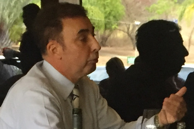 O procurador Sidney Madruga em restaurante em Brasília
