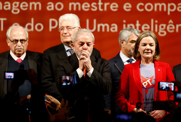 BRASILIA, DF, BRASIL, 05-07-2017, 19h00: O ex presidente Lula, a ex presidente Dilma e a presidente eleita do PT durante cerimonia de posse de gleisi. (Foto: Pedro Ladeira/Folhapress, PODER)