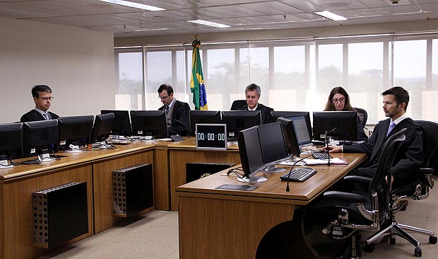 Sessão de julgamento da Operação Lava Jato no TRF-4 (Tribunal Regional Federal da 4ª Região), em Porto AlegreCrédito: Sylvio Sirangelo/TRF4
