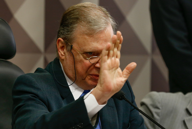 O senador Tasso Jereissati (PSDB-CE), presidente interino do PSDB, é contra apoio do partido a Temer 