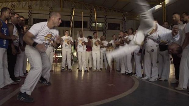 Capoeira chegou a ser proibida no passado e, em 2014, recebeu o ttulo de Patrimnio Cultural Imaterial da Humanidade da Unesco