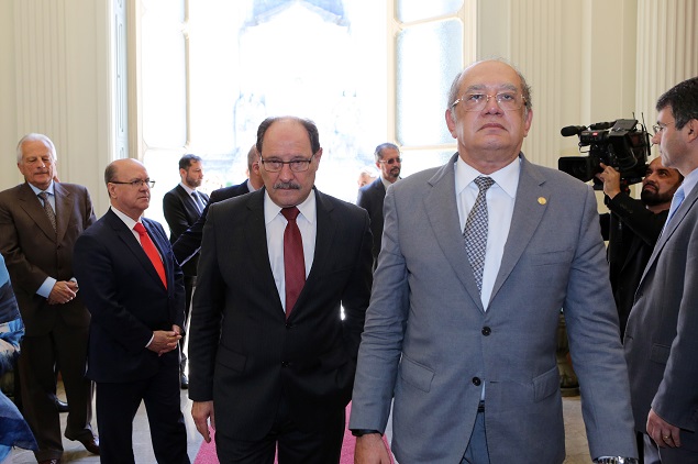 O ministro Gilmar Mendes, em encontro com o governador gaúcho José Ivo Sartori (PMDB), em 23/10