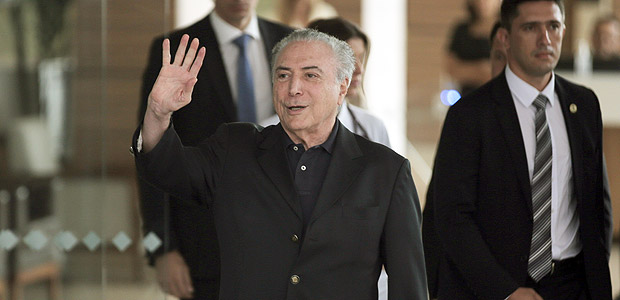 O presidente Michel Temer deixa o hospital Srio Libans em So Paulo no dia 30 de outubro