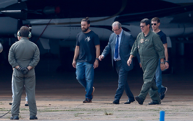 BRASÍLIA, DF, 19.10.2016: EDUARDO-CUNHA - O ex-deputado Eduardo Cunha é preso pela Polícia Federal em Brasília e segue para embarcar para Cutiriba. (Foto: Pedro Ladeira/Folhapress)