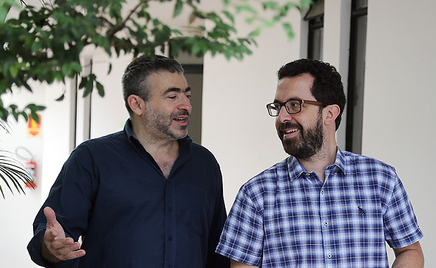 Os pesquisadores Marcos Nobre e Glauco Peres (de culos) em debate promovido pelo Cebrap e pela Folha sobre as regras eleitorais e cenrios polticos para 2018