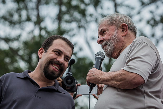 Lder do MTST, Guilherme Boulos, e ex-presidente Lula na ocupao Povo Sem Medo