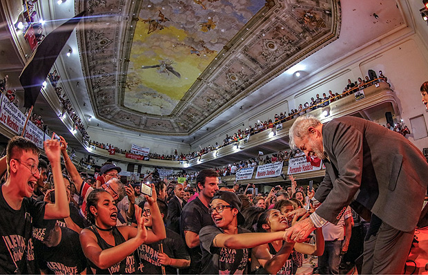 El ex presidente Lula da Silva participa de un acto en So Paulo