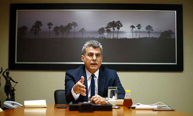 O senador Romero Jucá (PMDB/RR) em seu gabinete em Brasília 