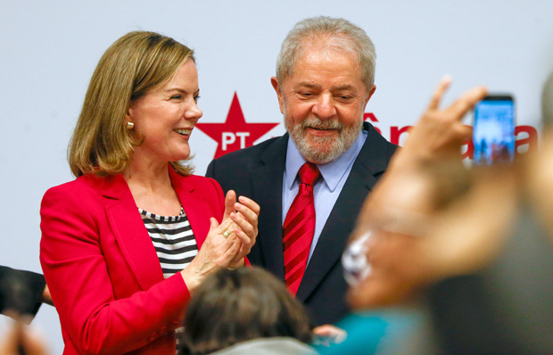 El ex presidente Lula da Silva y la senadora y presidenta del PT, Gleisi Hoffmann 