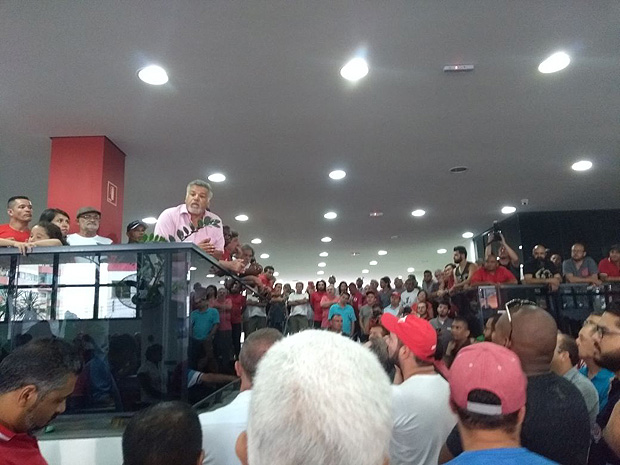 Presidente do sindicato dos metalrgicos do ABC, Wagner Santana, reuniu os militantes para passar instrues sobre como sero as atividades no dia do julgamento