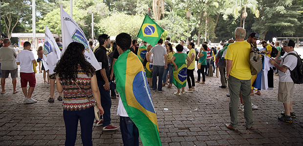 SAO PAULO - SP - 24.01.2018 -Integrantes dos movimentos Revoltados Online e MBL acompanham julgamento de Lula na avenida Paulista. (Foto: Danilo Verpa/Folhapress, PODER) ORG XMIT: JULGAMENTO LULA