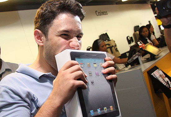 Lanamento do iPad na FNAC do shopping Morumbi na madrugada desta sexta-feira