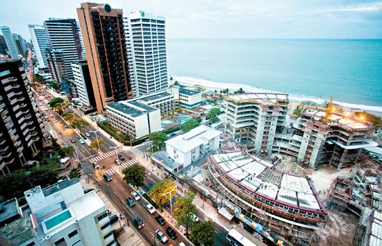 Hotel em construo no bairro de Meireles, em Fortaleza; a capital cearense  uma das cidades-sede da Copa de 2014