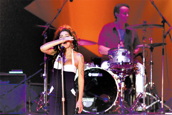 Winehouse em seu último show no Brasil, no dia 15 de janeiro