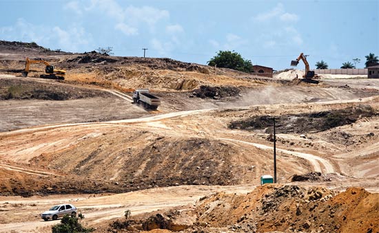 Obras para a construção da Arena Pernambuco, que abrigará jogos da Copa-14 e receberá financiamento de R$ 400 milhões do BNDES.