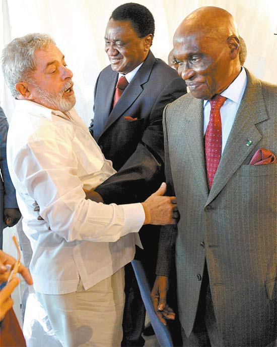O ex-presidente Lula com o presidente do Senegal Abdoulaye Wade no Fórum Social