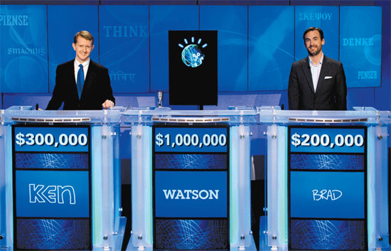 Participantes posam aps game show 'Jeopardy', vencido pelo computador Watson