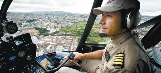 O comandante Hamilton voa em São Paulo