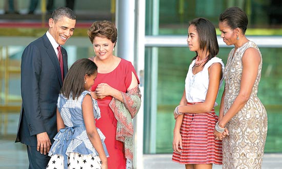 Dilma recebe no Palcio da Alvorada o presidente Obama, sua mulher, Michelle, e suas filhas, Sasha (de costas) e Malia
