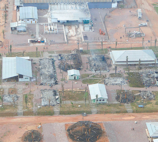 Imagens das áreas destruídas após conflitos entre trabalhadores da obra da usina de Jirau, em Rondôni