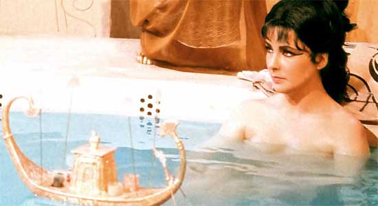 Atriz Elizabeth Taylor no filme "Cleopatra", de 1963, que será exibido durante mostra no Cine Olido