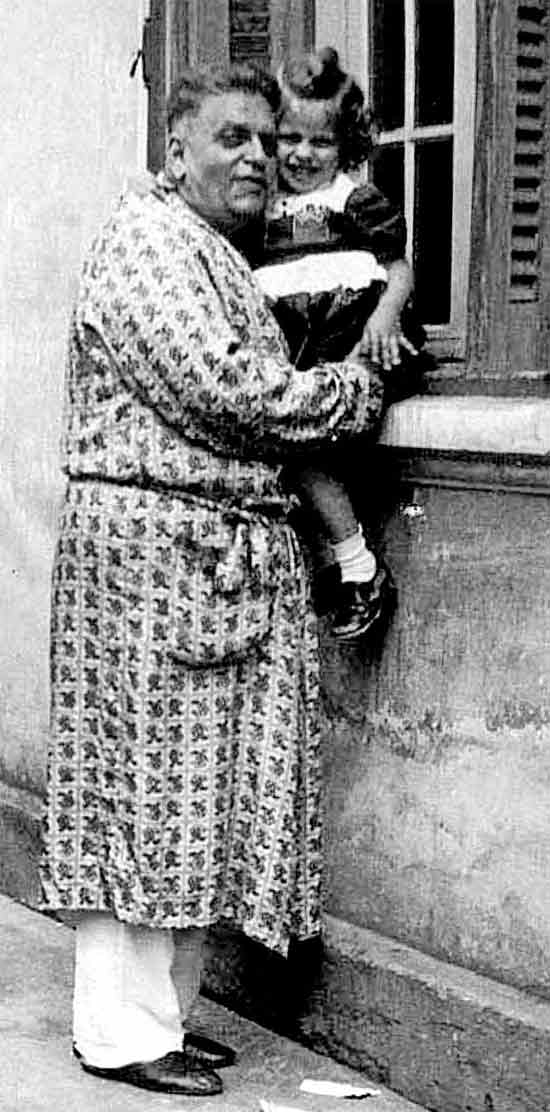 Oswald com Marília em casa na Bela Vista, SP, em 1958