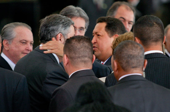 Palocci recebe cumprimento do presidente da Venezuela, Hugo Chvez, que lhe desejou "fuerza"