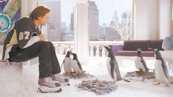 Ator Jim Carrey em cena do filme "Os Pinguins do Papai"; campeão de bilheteria no fim de semana passado