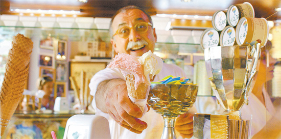 Sergio Dondoli valoriza produtos locais e pesquisa texturas com chefs famosos; sorveteiro vir ao Brasil