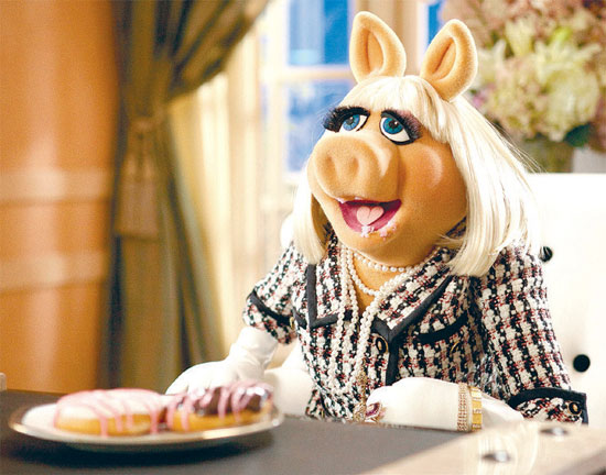 Piggy em cena do novo filme dos "Muppets", que está em 2º lugar nas bilheterias dos EUA