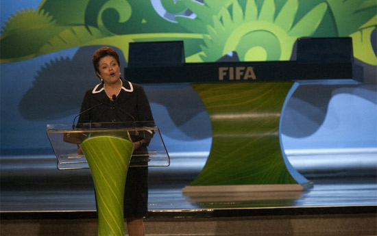 Dilma durante cerimônia de sorteio dos grupos da Copa do Mundo de 2014