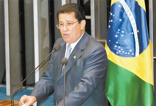 O senador e ex-ministro Alfredo Nascimento (PR-AM) discursa no plenrio do Senado Federal