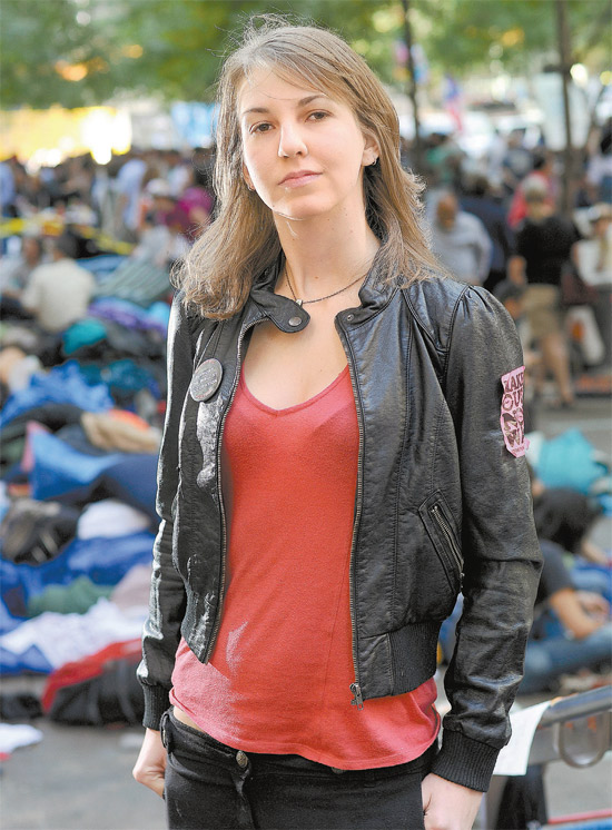 A brasileira Vanessa Zettler, 23, que participa do Ocupe Wall Street, em Nova York