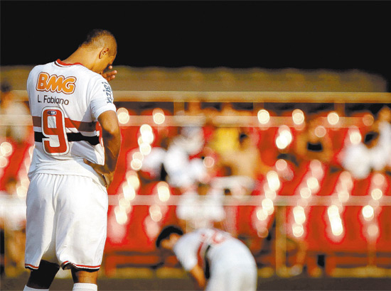 Luis Fabiano, no empate sem gols com o Coritiba