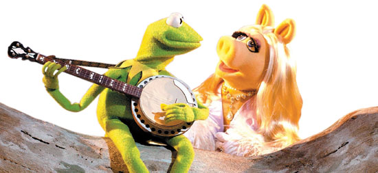 O sapo Kermit e a porca Miss Piggy em cena do filme "Os Muppets"; que estreia nesta sexta-feira (2)