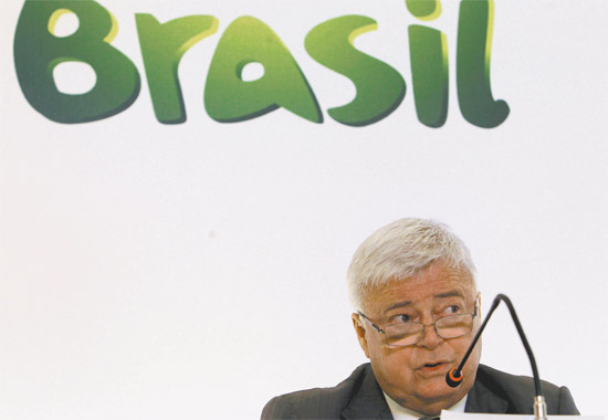 Ricardo Teixeira no anúncio das mudanças no calendário brasileiro