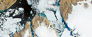 Imagem capturada por satélite da Nasa mostra uma rachadura (ao centro) em geleira